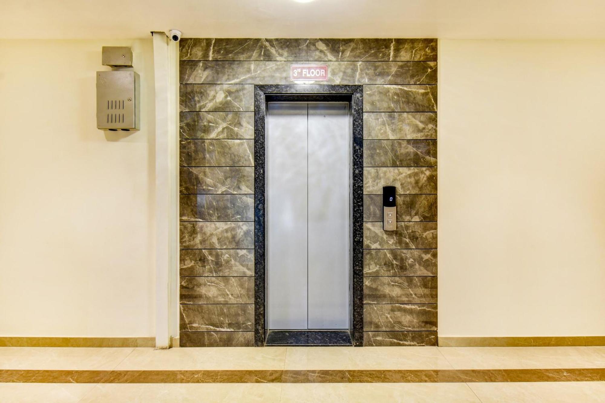 Townhouse Oak Hotel Chaitanya Executive Near Fun Time Multiplex Pune Exterior photo