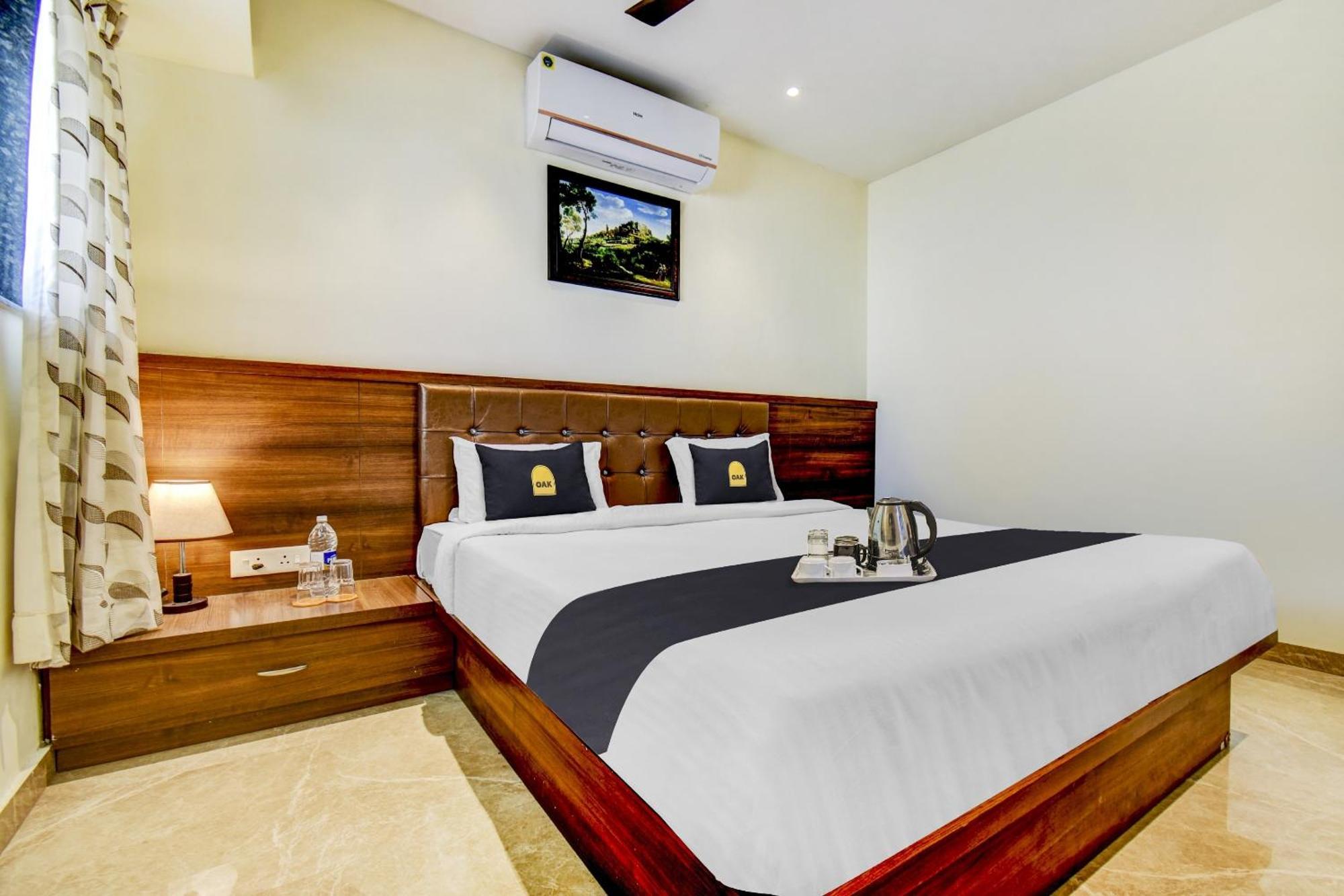 Townhouse Oak Hotel Chaitanya Executive Near Fun Time Multiplex Pune Exterior photo