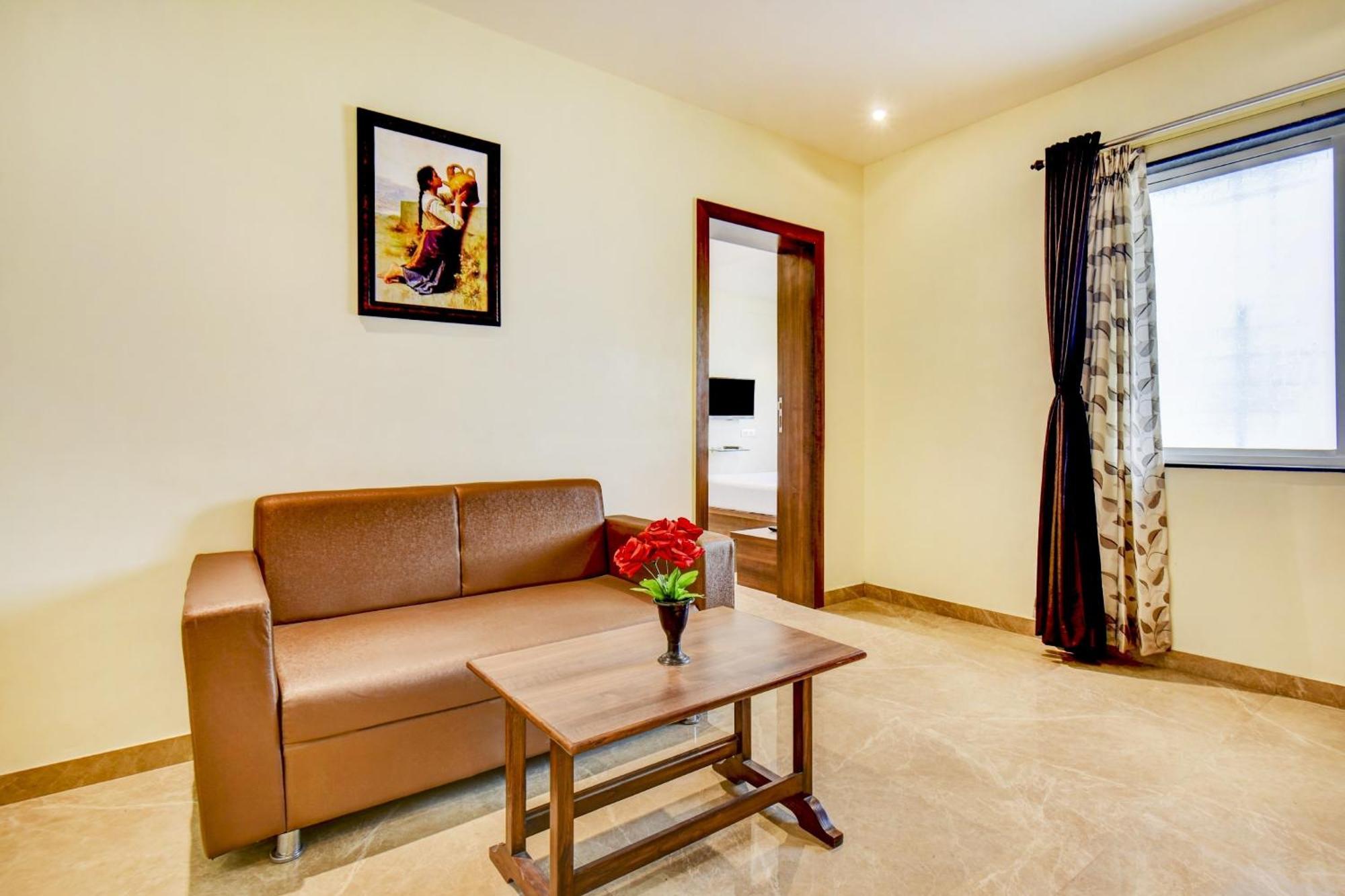 Townhouse Oak Hotel Chaitanya Executive Near Fun Time Multiplex Pune Exterior photo