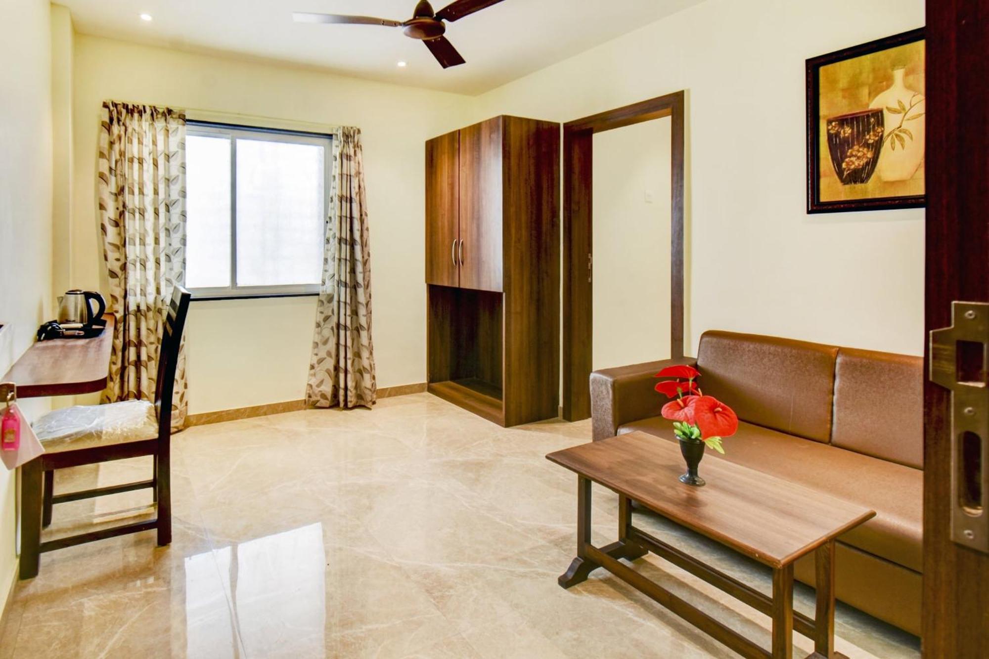 Townhouse Oak Hotel Chaitanya Executive Near Fun Time Multiplex Pune Exterior photo